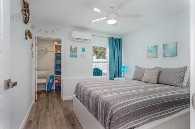 Ev (Modern Grove Duplex Unit A)