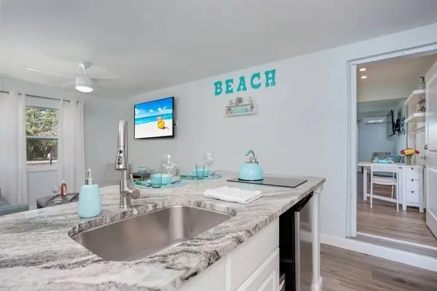 Ev (Modern Grove Duplex Unit A)