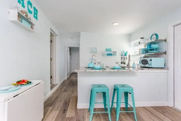 Ev (Modern Grove Duplex Unit A)