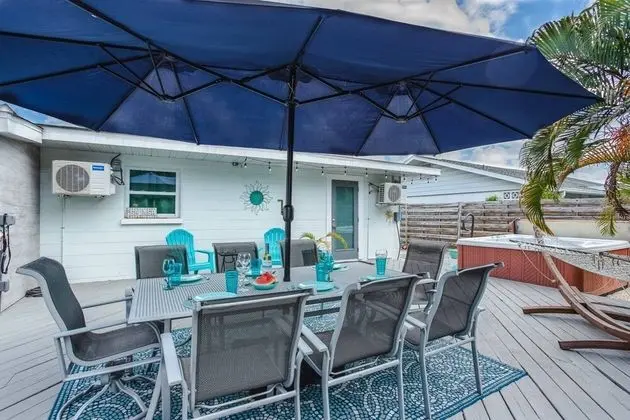 Ev (Modern Grove Duplex Unit A)