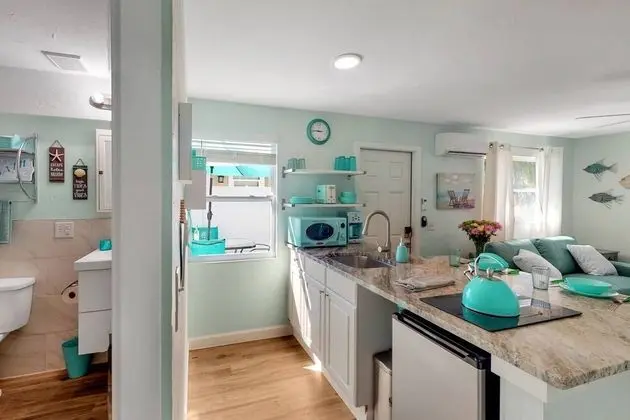 Ev (Modern Grove Duplex Unit B)