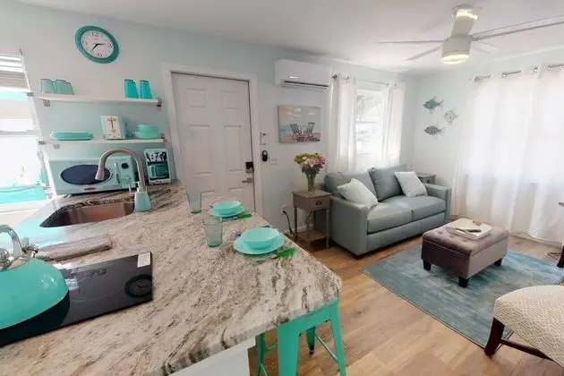 Ev (Modern Grove Duplex Unit B)