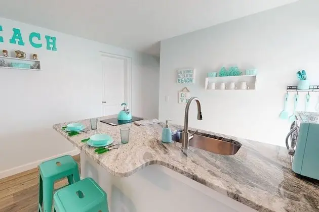 Ev (Modern Grove Duplex Unit B)