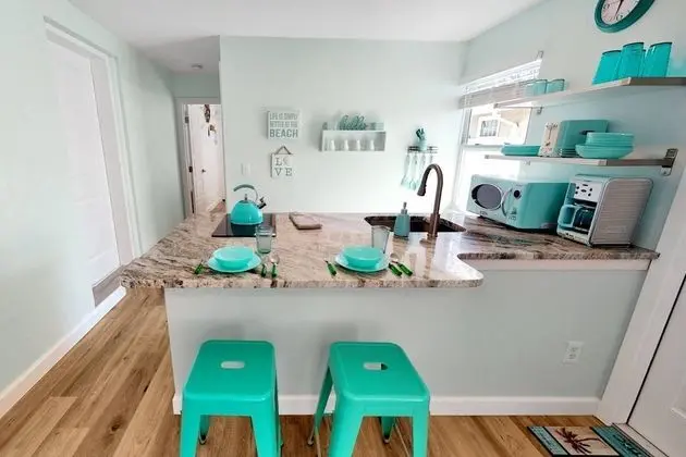 Ev (Modern Grove Duplex Unit B)