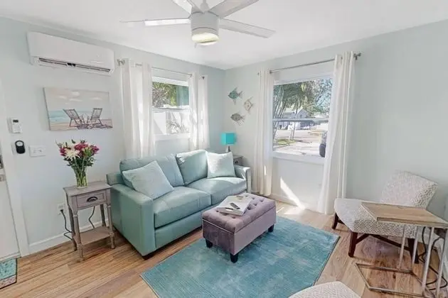 Ev (Modern Grove Duplex Unit B)