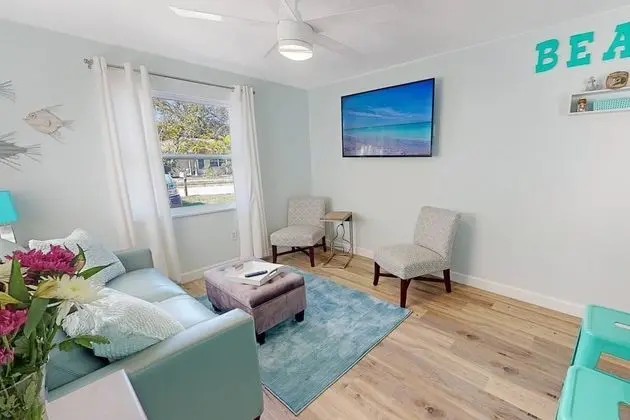 Ev (Modern Grove Duplex Unit B)