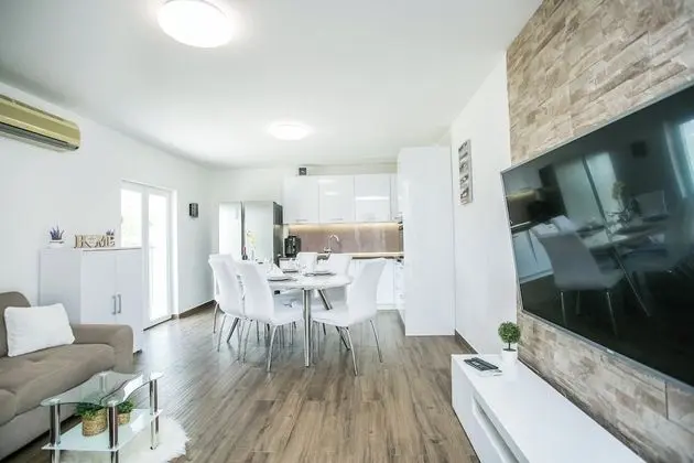 Ev, 1 Büyük (Queen) Boy Yatak ve Çekyat