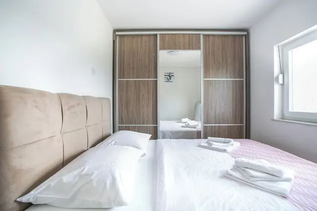 Ev, 1 Büyük (Queen) Boy Yatak ve Çekyat