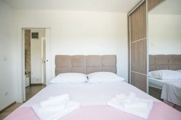 Ev, 1 Büyük (Queen) Boy Yatak ve Çekyat