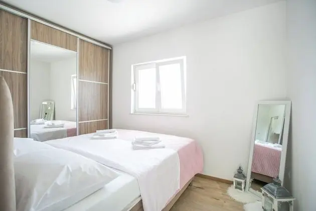 Ev, 1 Büyük (Queen) Boy Yatak ve Çekyat