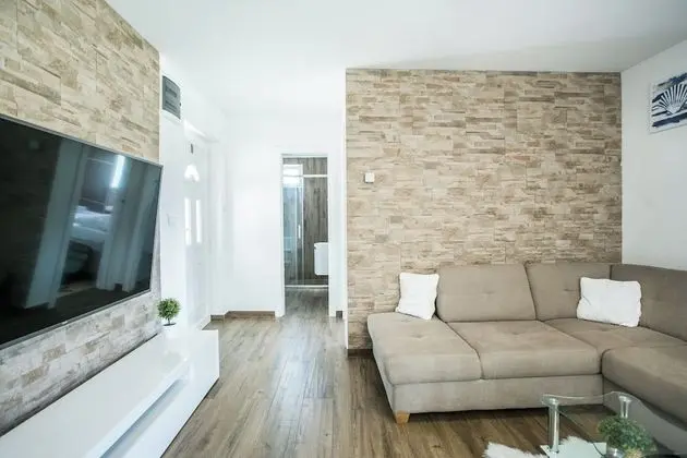 Ev, 1 Büyük (Queen) Boy Yatak ve Çekyat