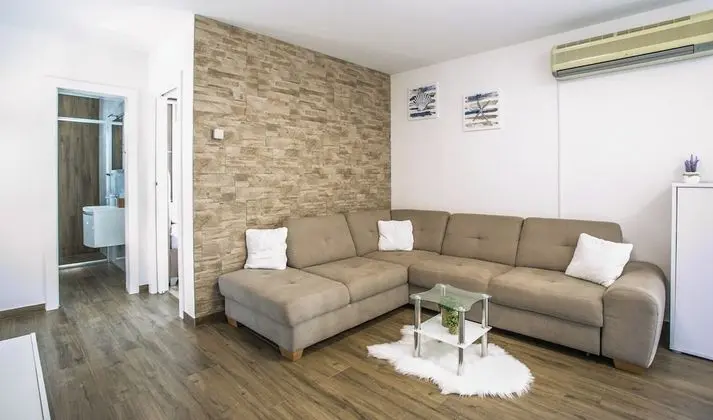 Ev, 1 Büyük (Queen) Boy Yatak ve Çekyat