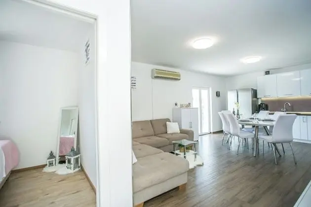 Ev, 1 Büyük (Queen) Boy Yatak ve Çekyat