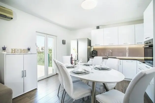 Ev, 1 Büyük (Queen) Boy Yatak ve Çekyat