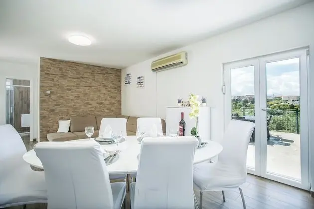 Ev, 1 Büyük (Queen) Boy Yatak ve Çekyat