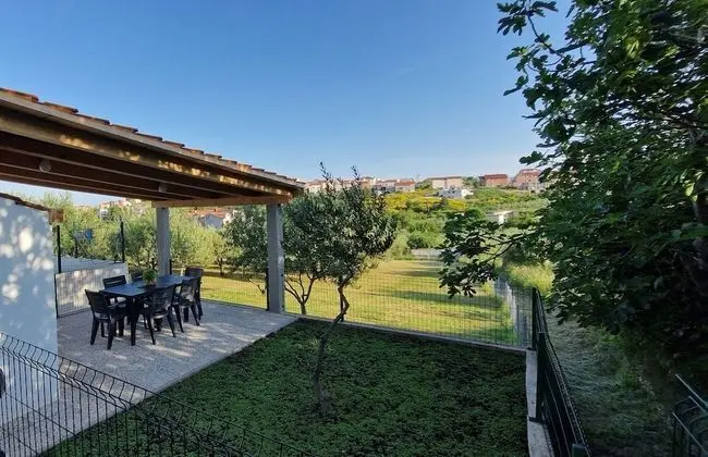 Ev, 1 Büyük (Queen) Boy Yatak ve Çekyat