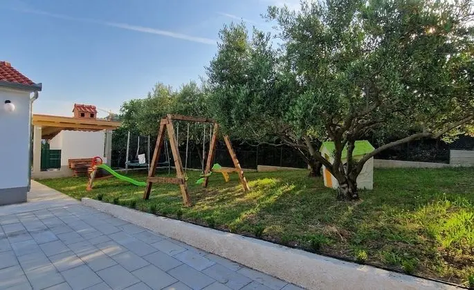 Ev, 1 Büyük (Queen) Boy Yatak ve Çekyat