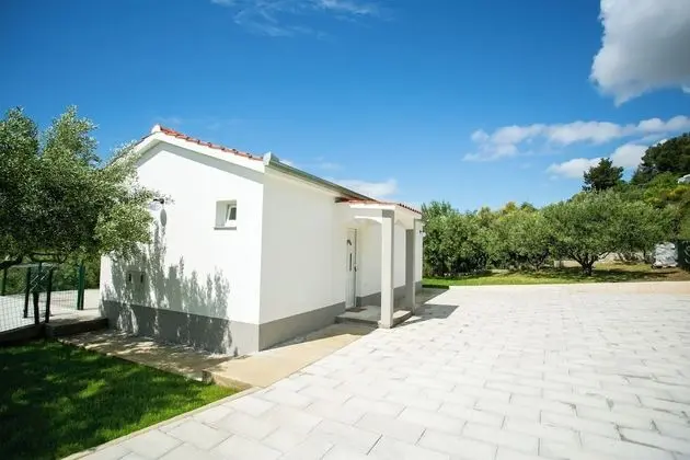 Ev, 1 Büyük (Queen) Boy Yatak ve Çekyat