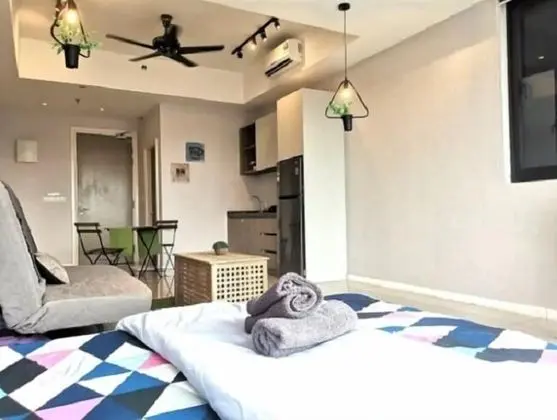 Design Daire, 1 Büyük (Queen) Boy Yatak ve Çekyat (1)