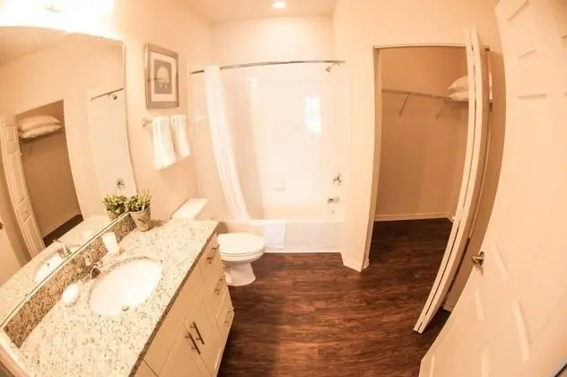 Apart Daire, Birden Çok Yatak (Modern Lucaya 4 Bedrooms 3 Baths Town)