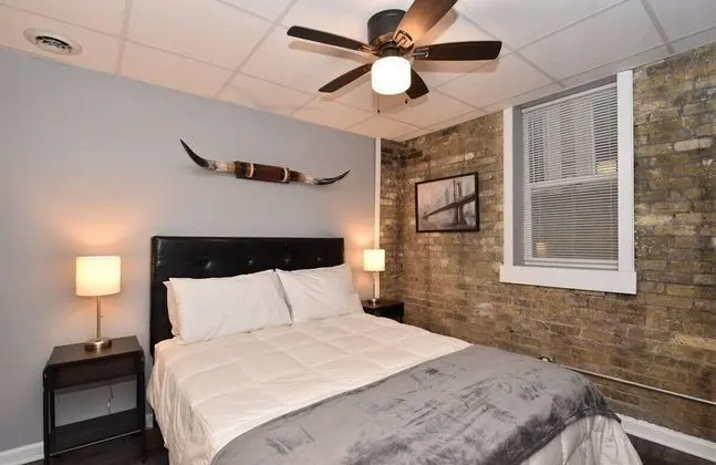 Apart Daire (Modern Meets Vintage! Renovated 1 BR )