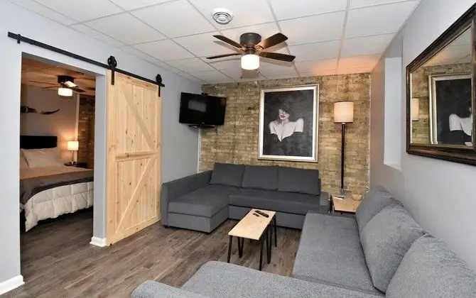 Apart Daire (Modern Meets Vintage! Renovated 1 BR )