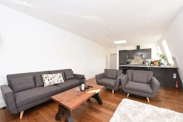 Modern 2 Bedroom Apartment