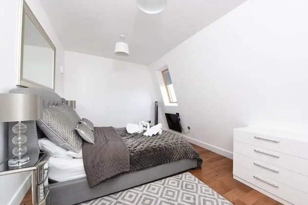 Modern 2 Bedroom Apartment