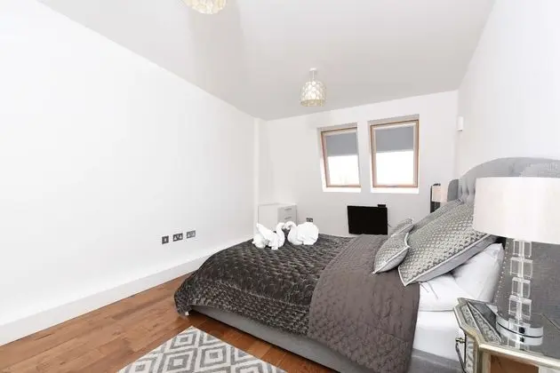 Modern 2 Bedroom Apartment