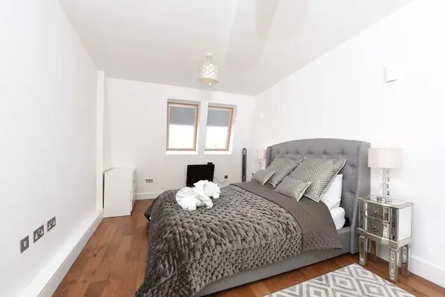 Modern 2 Bedroom Apartment