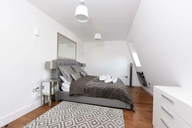 Modern 2 Bedroom Apartment