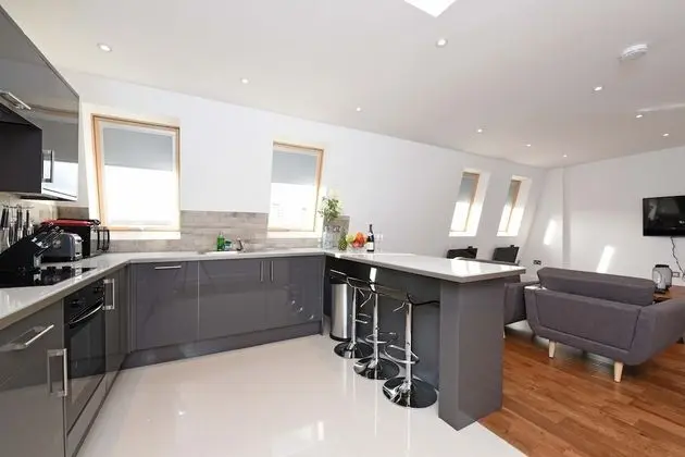 Modern 2 Bedroom Apartment