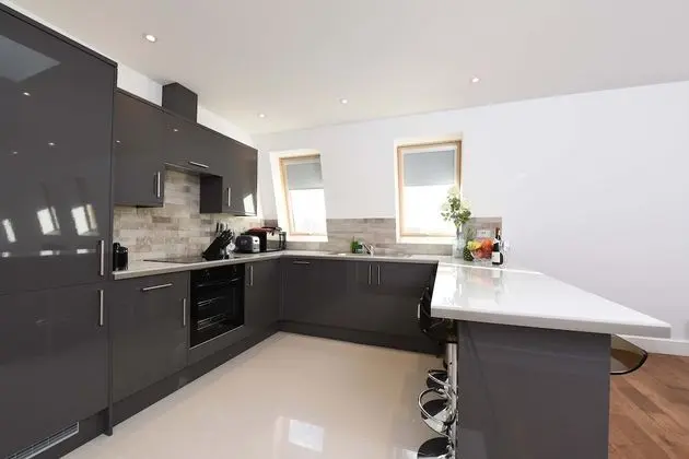 Modern 2 Bedroom Apartment