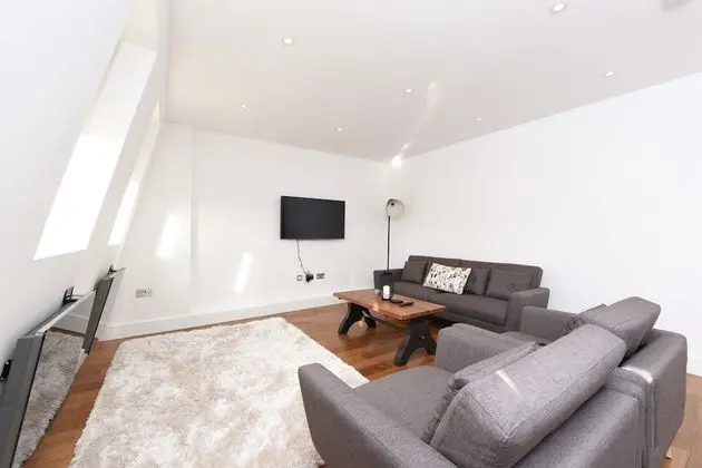 Modern 2 Bedroom Apartment