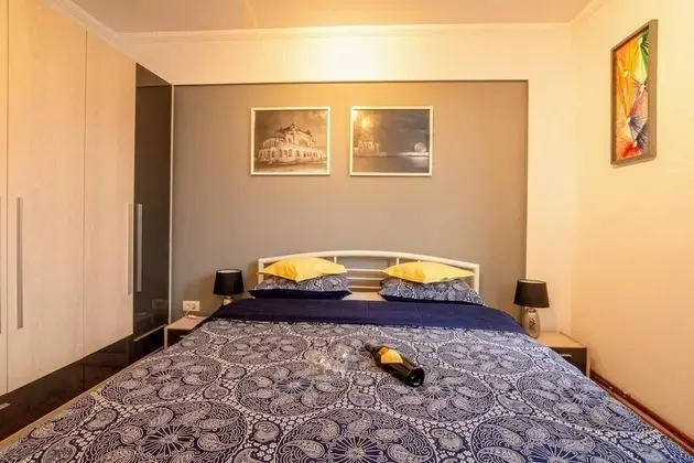 Apart Daire, 1 Büyük (Queen) Boy Yatak ve Çekyat