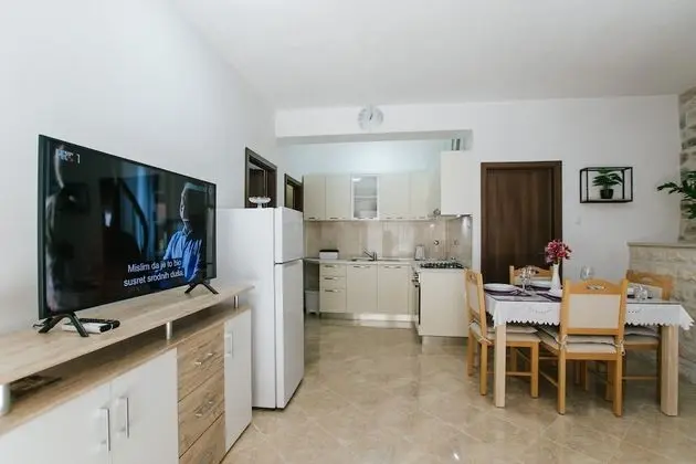 Apart Daire, 1 Büyük (Queen) Boy Yatak ve Çekyat
