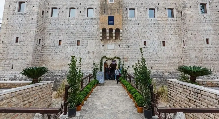 Apart Daire, 1 Büyük (Queen) Boy Yatak ve Çekyat