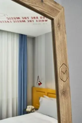 Tek Büyük veya İki Ayrı Yataklı Oda (Modernist M)