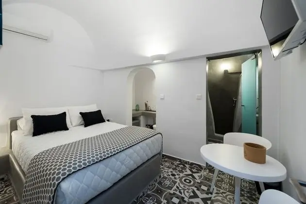 Junior Suite with a private Hot Tub & Caldera View