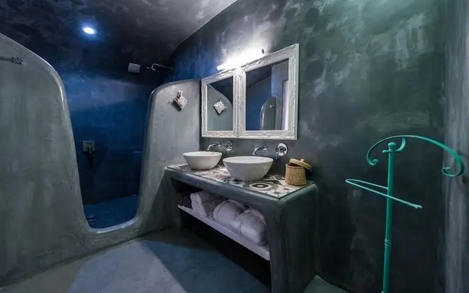 Superior Suite with a private Hot Tub & Caldera View