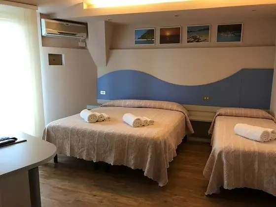 Üç Kişilik Oda, Balkon, Deniz Manzaralı
