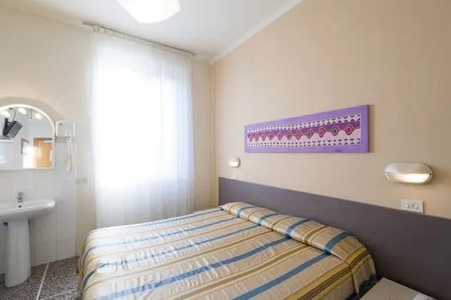 Tek Büyük veya İki Ayrı Yataklı Oda, Ortak Banyo