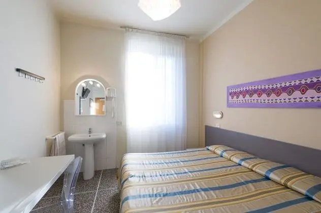 Tek Büyük veya İki Ayrı Yataklı Oda, Ortak Banyo