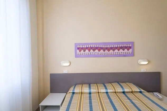 Tek Büyük veya İki Ayrı Yataklı Oda, Ortak Banyo