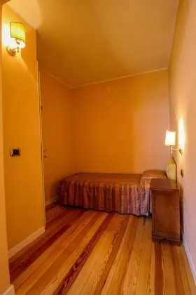 Üç Kişilik Oda