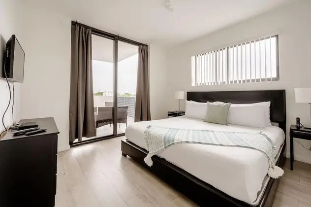 Deluxe One Bedroom Apartment with Den and Balcony