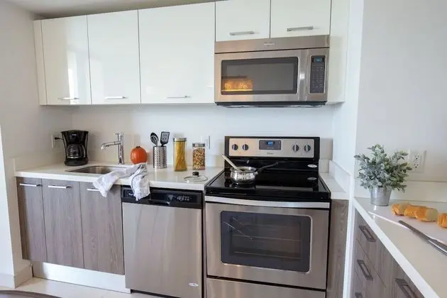 Deluxe One Bedroom Apartment with Den and Balcony