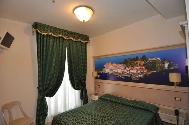 Premium Tek Büyük veya İki Ayrı Yataklı Oda