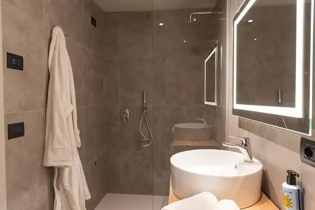Deluxe Tek Büyük veya İki Ayrı Yataklı Oda