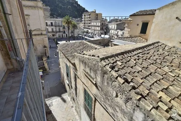 Superior Oda, Balkon